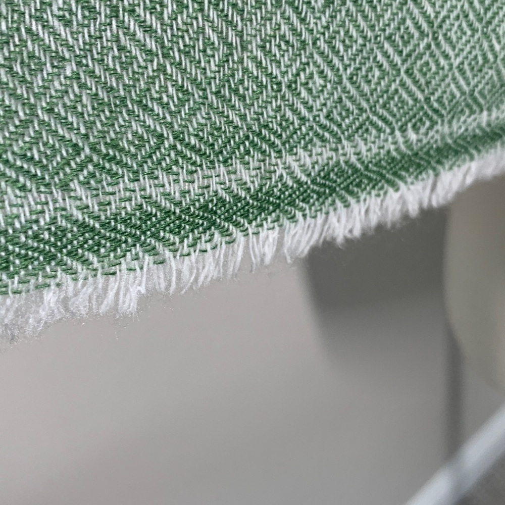 Dream N Art Collection green and white cashmere scarf made in Nepal - Picture 6 of 6